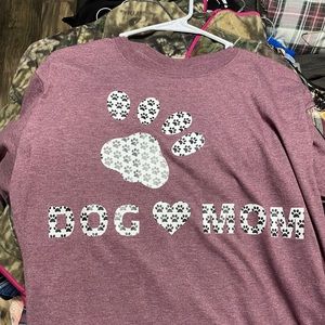 Dog mom tee